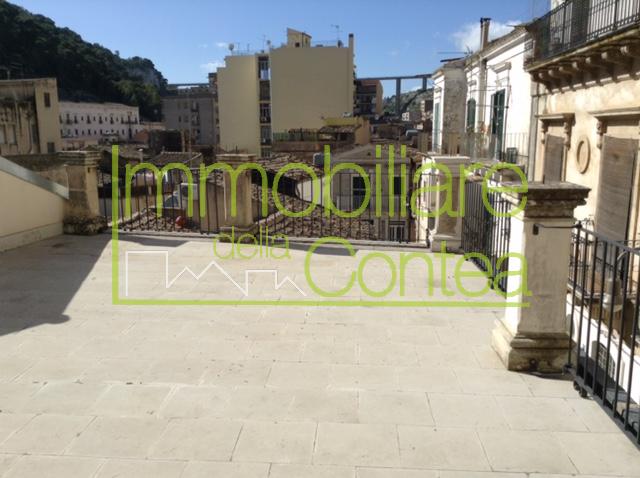 PALAZZETTO FINEMENTE RISTRUTTURATO RIF. 607 - Immagine# 1
