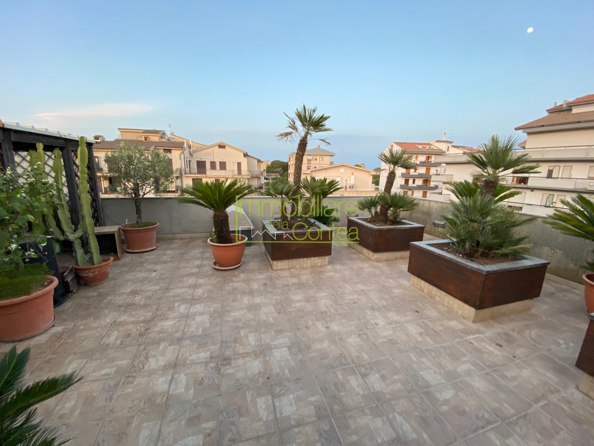 ELEGANTE ATTICO RIF 621 - Immagine# 1