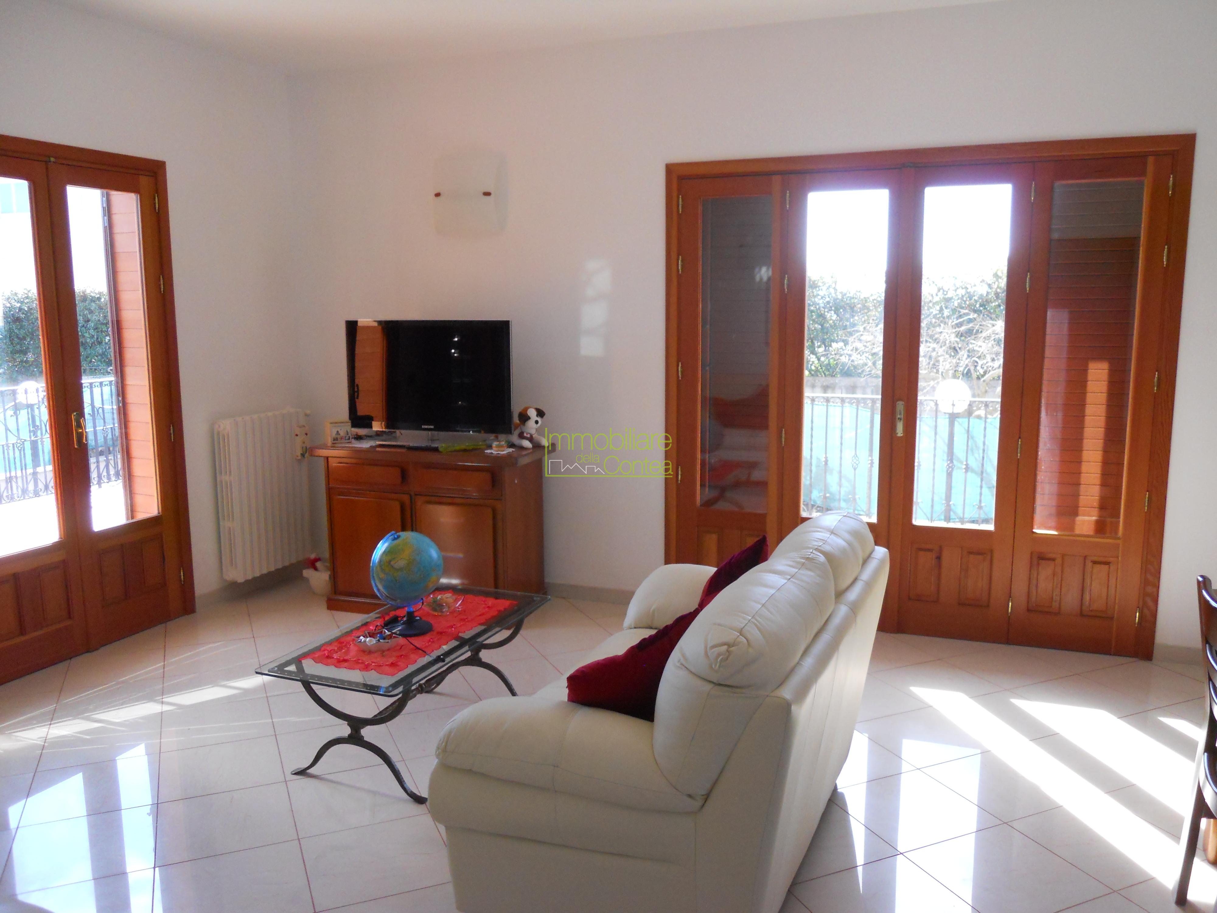 ELEGANTE VILLA AL POLO COMMERCIALE RIF 635 - Immagine# 1