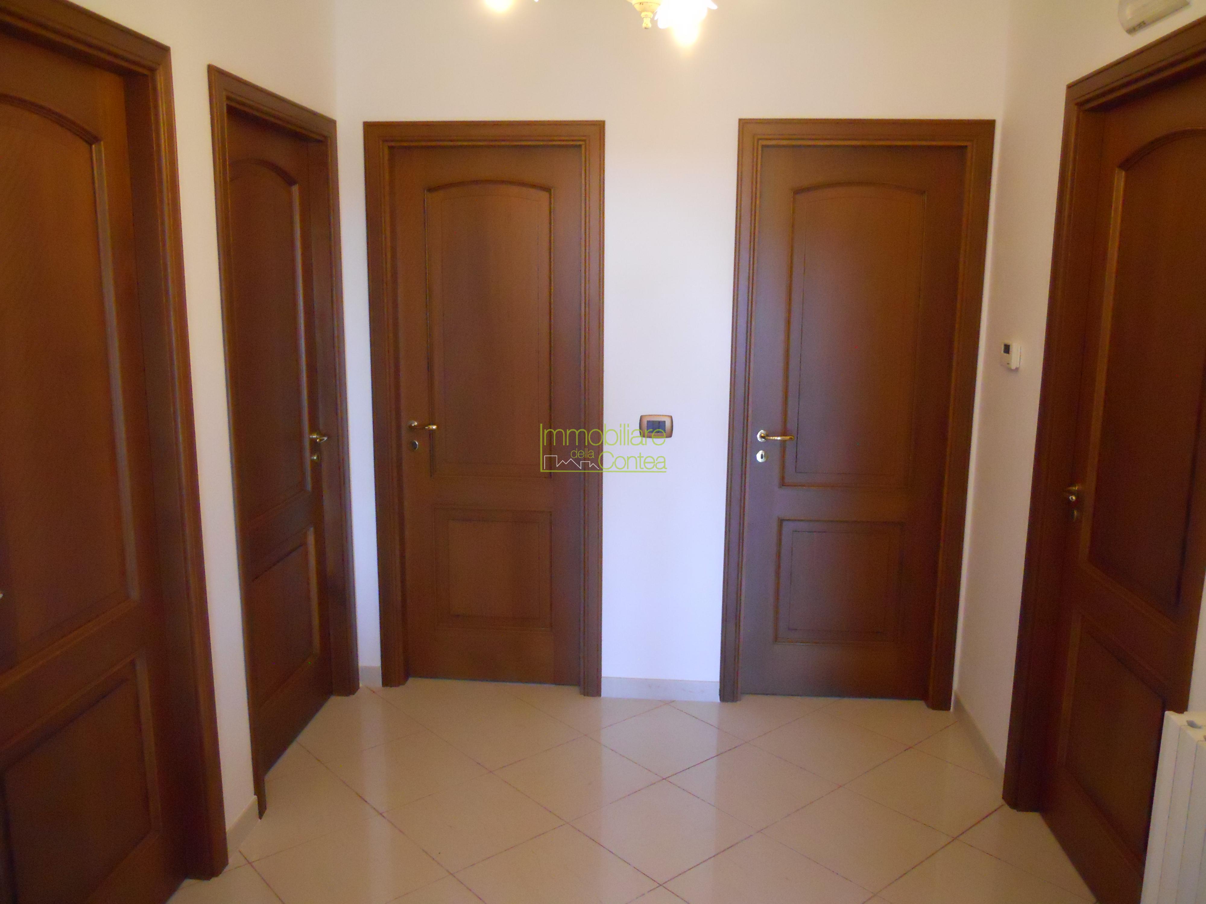 ELEGANTE VILLA AL POLO COMMERCIALE RIF 635 - Immagine# 1