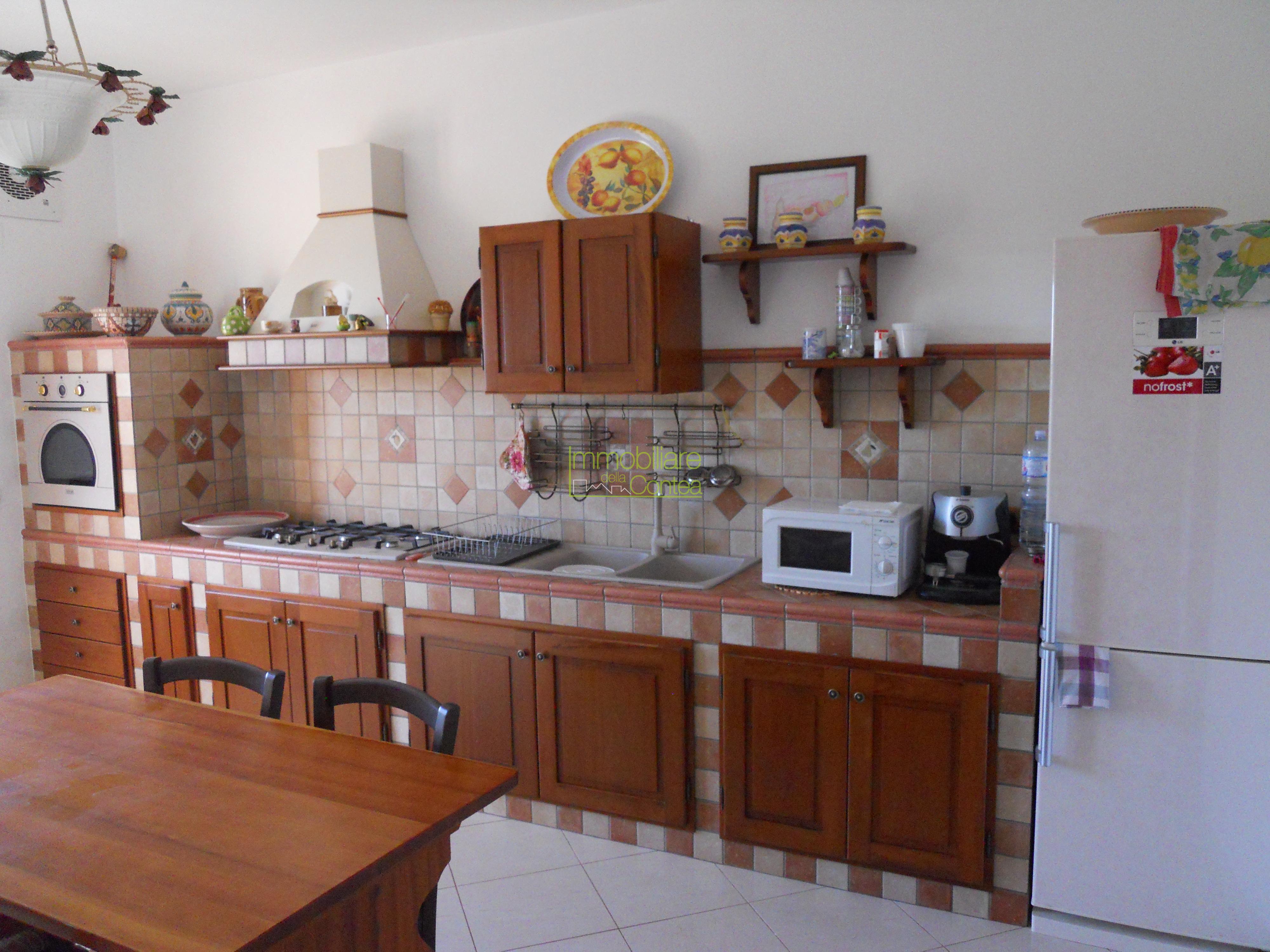 ELEGANTE VILLA AL POLO COMMERCIALE RIF 635 - Immagine# 1