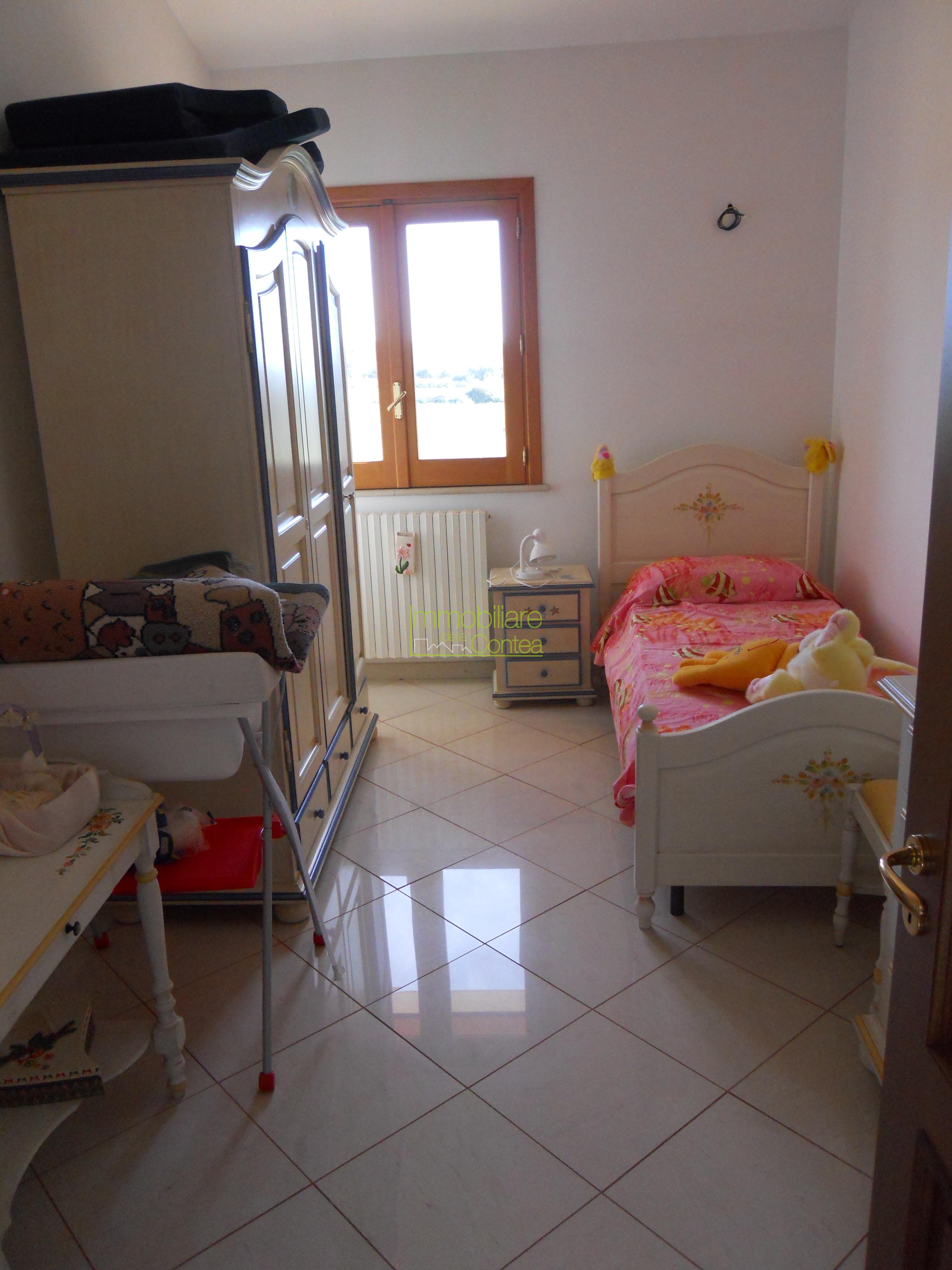 ELEGANTE VILLA AL POLO COMMERCIALE RIF 635 - Immagine# 1