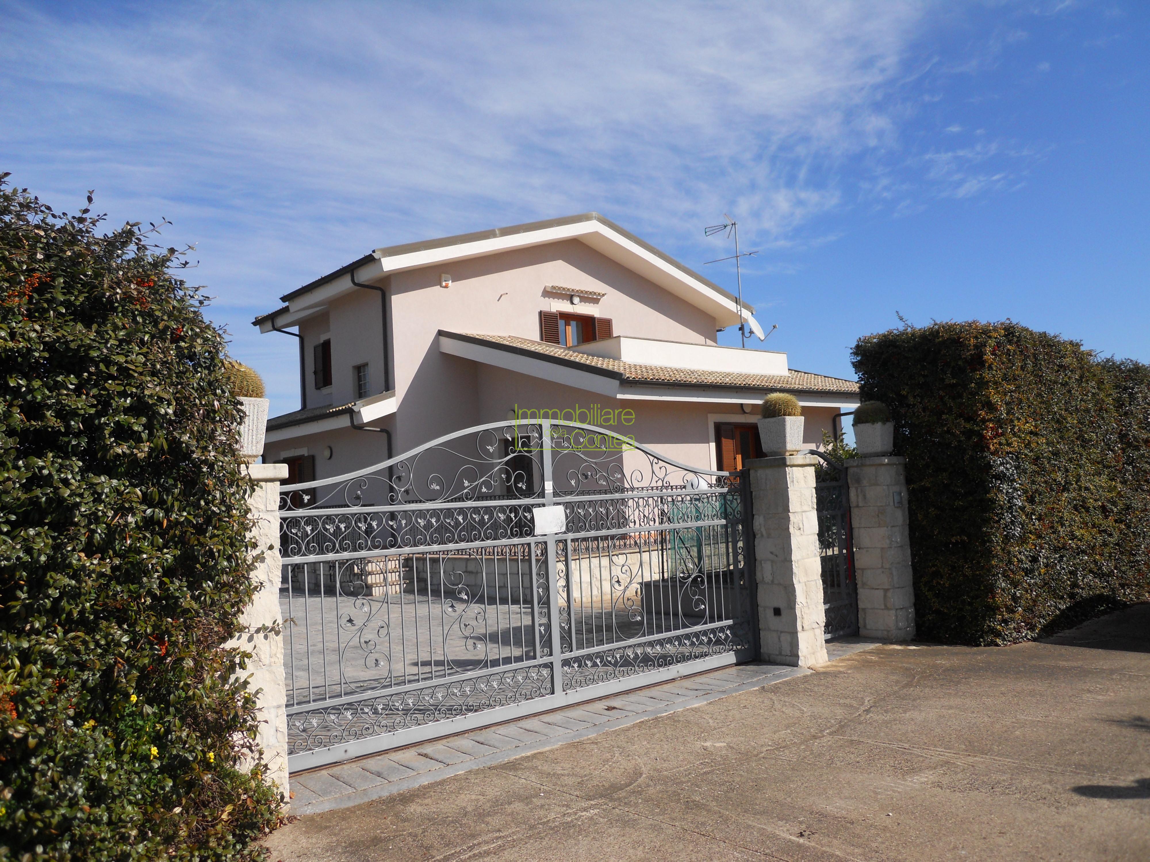 ELEGANTE VILLA AL POLO COMMERCIALE RIF 635 - Immagine# 1