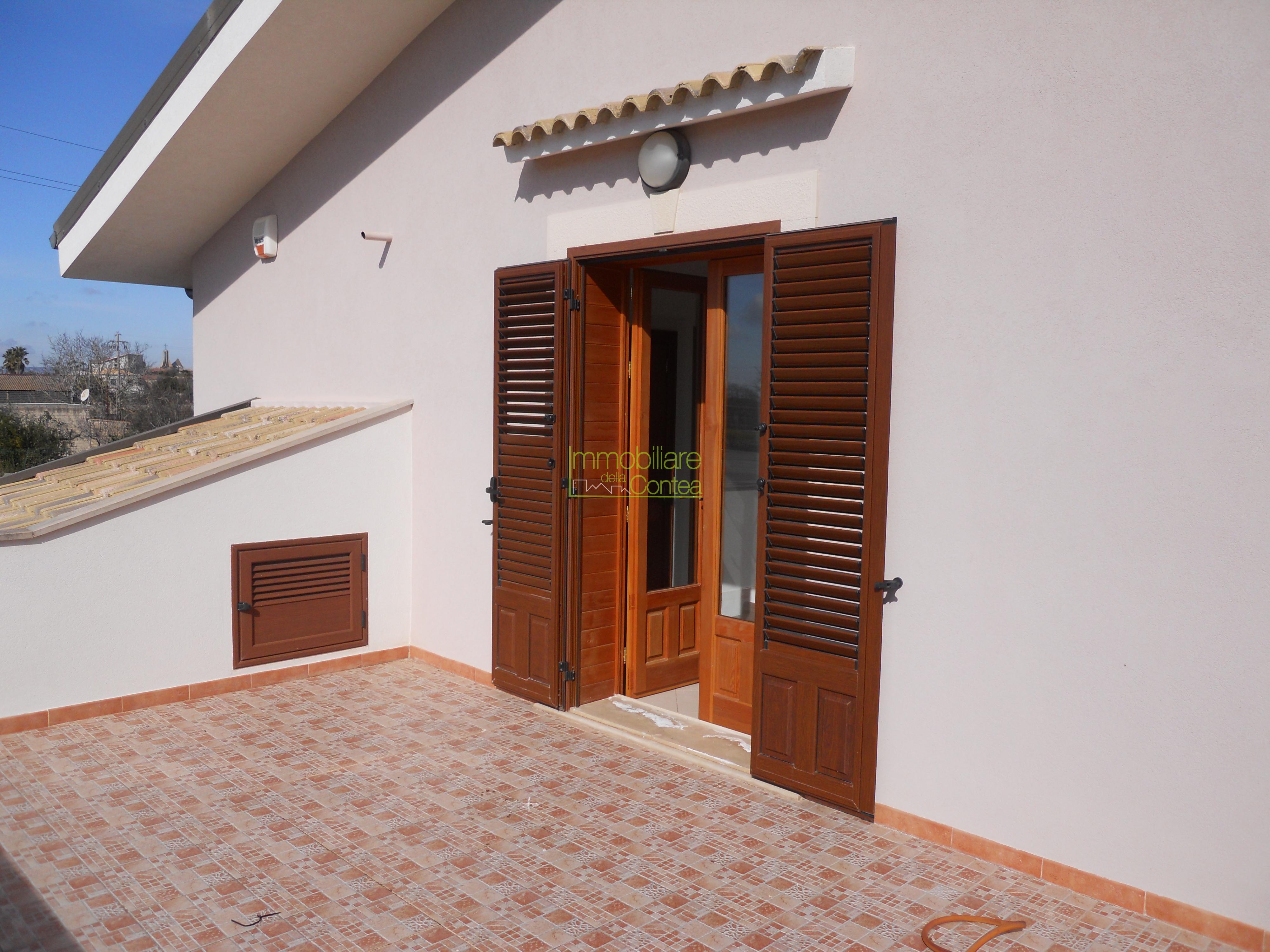 ELEGANTE VILLA AL POLO COMMERCIALE RIF 635 - Immagine# 1