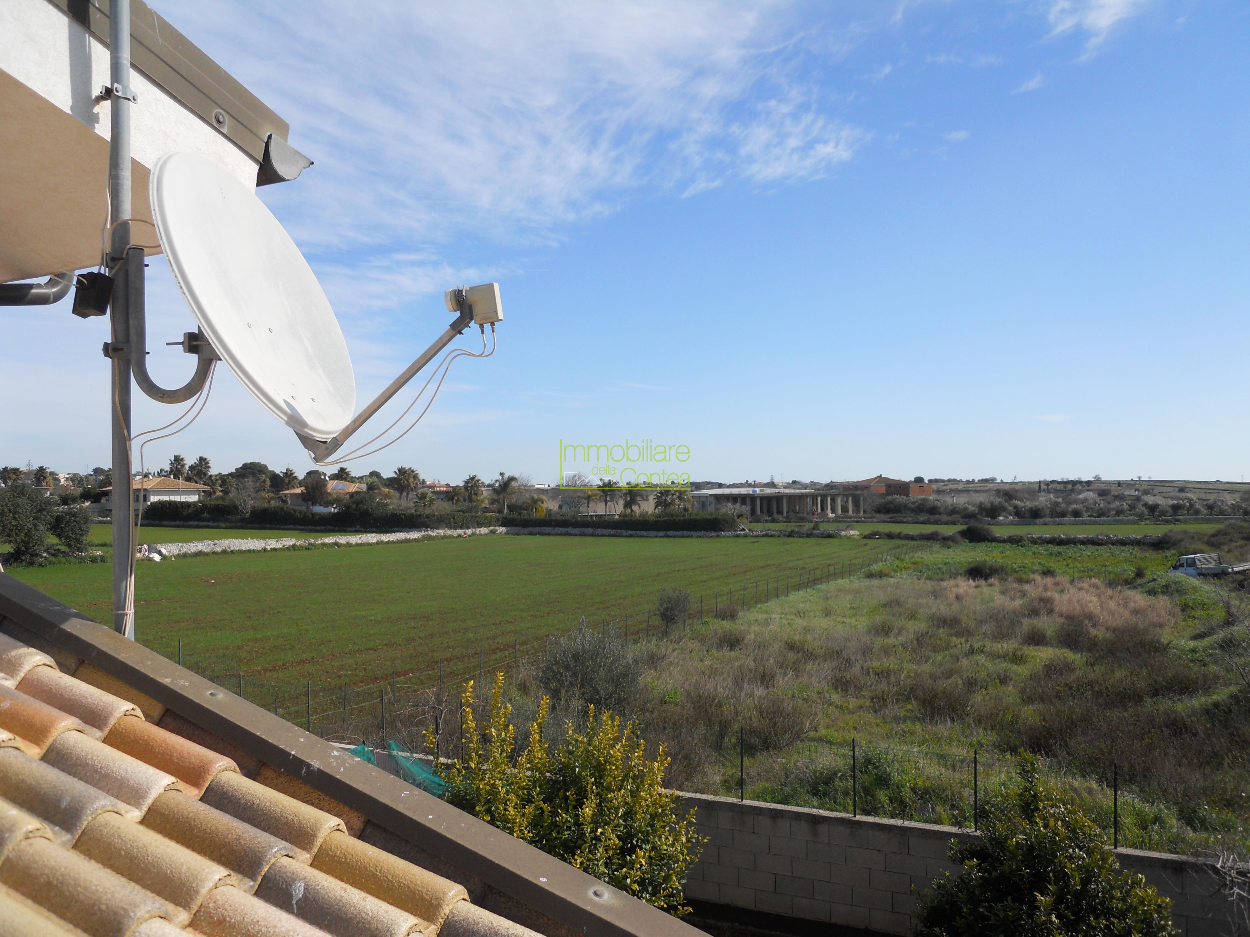 ELEGANTE VILLA AL POLO COMMERCIALE RIF 635 - Immagine# 1
