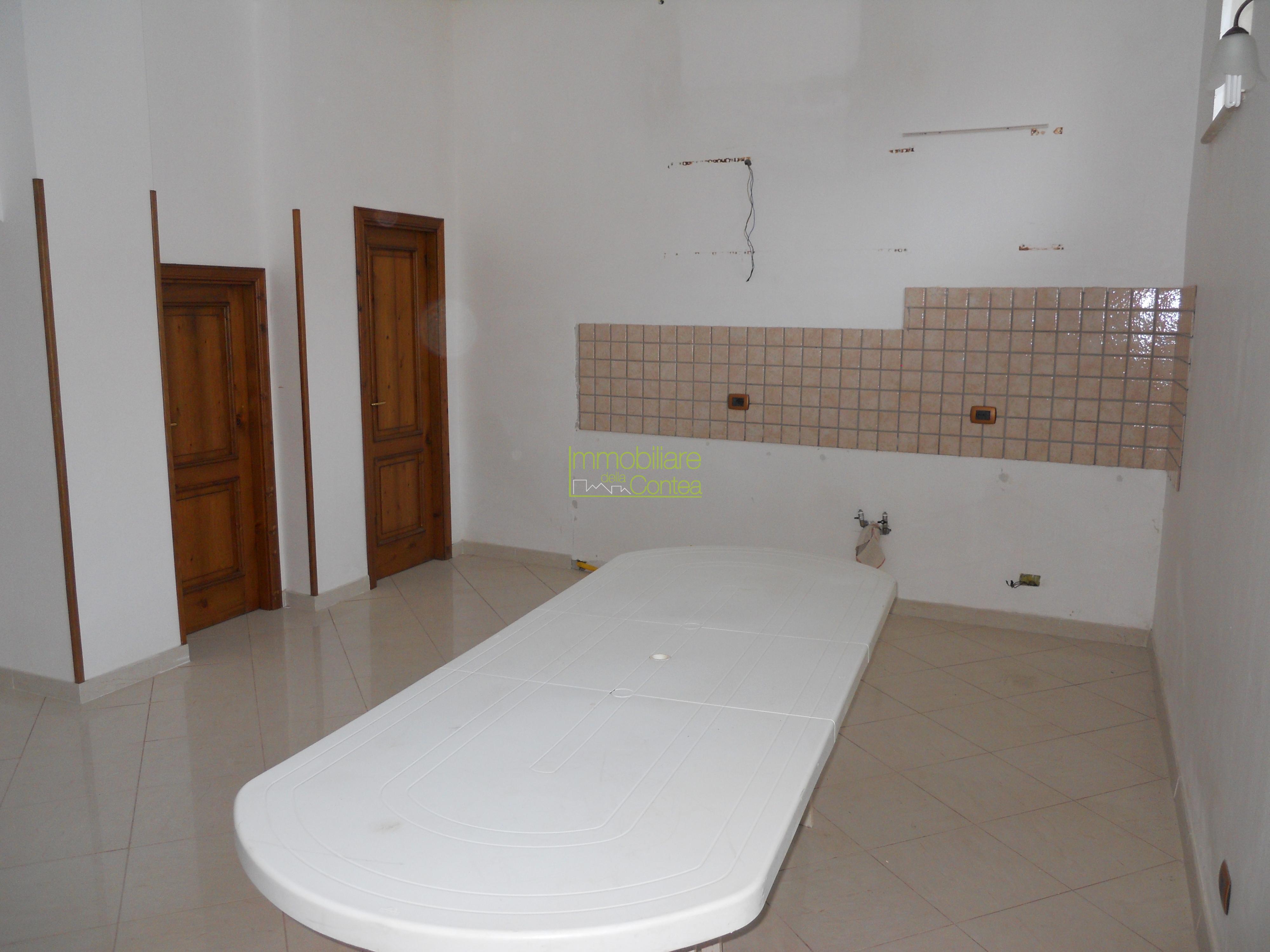 ELEGANTE VILLA AL POLO COMMERCIALE RIF 635 - Immagine# 1