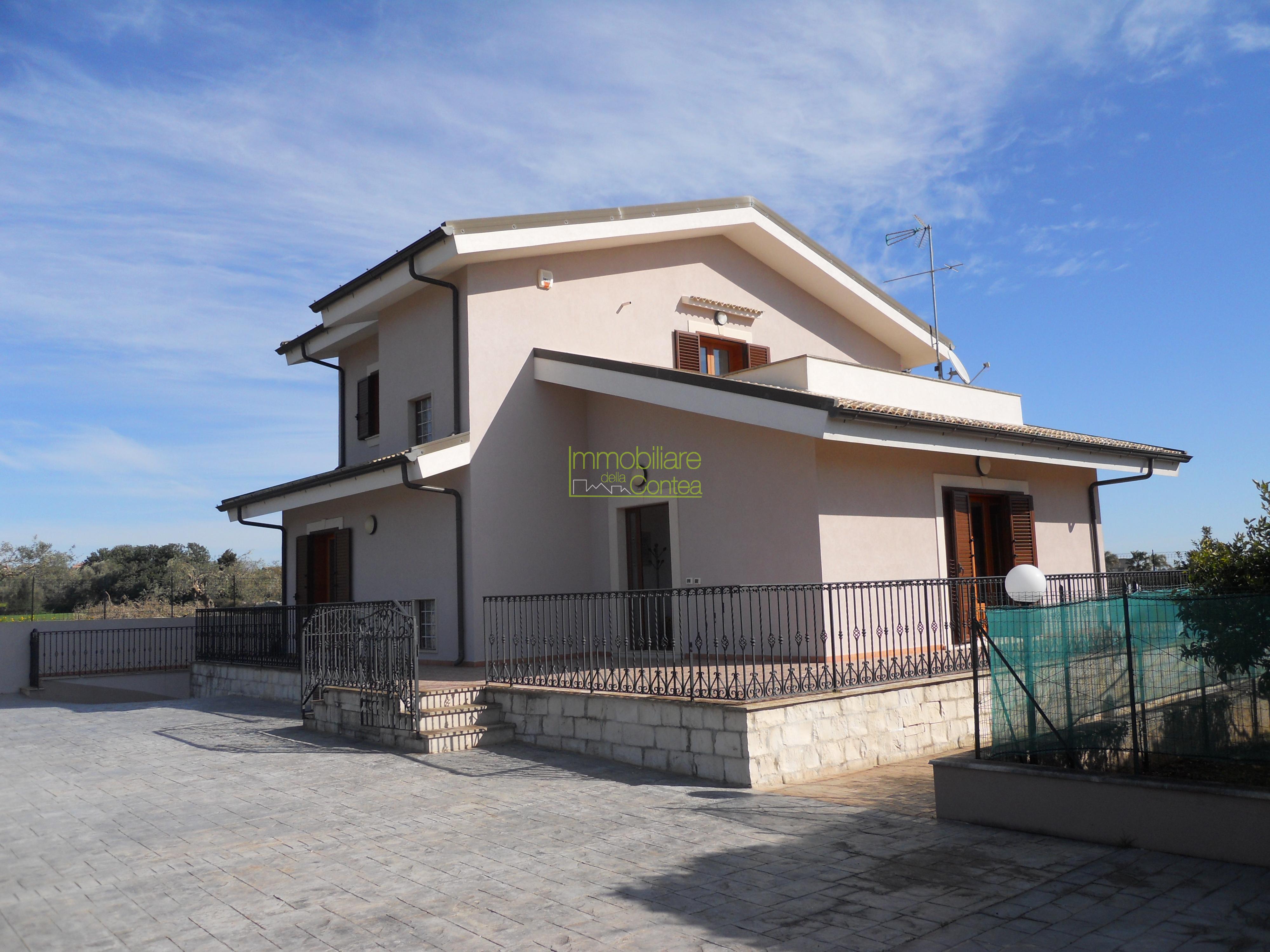 ELEGANTE VILLA AL POLO COMMERCIALE RIF 635 - Immagine# 1