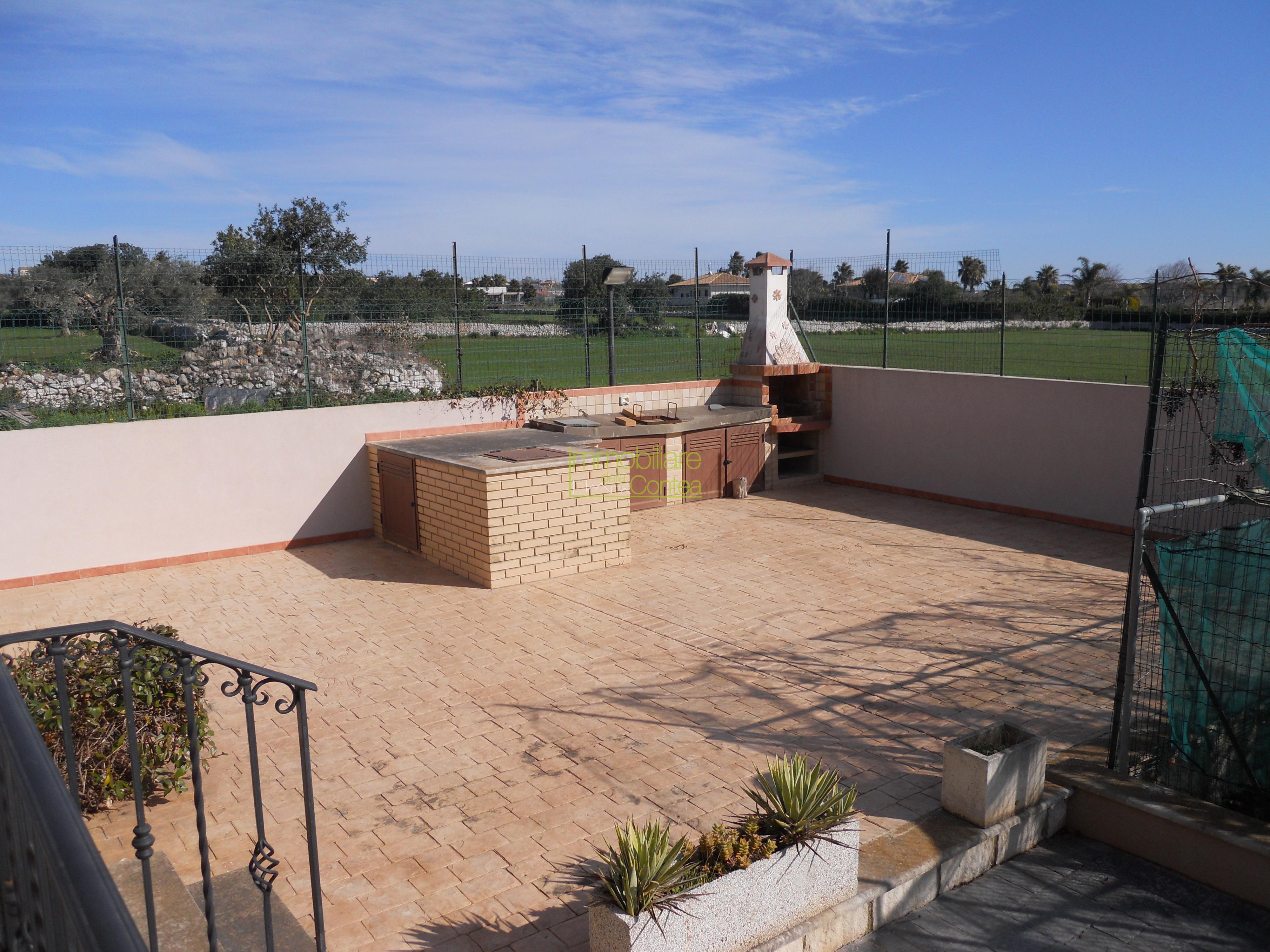 ELEGANTE VILLA AL POLO COMMERCIALE RIF 635 - Immagine# 1