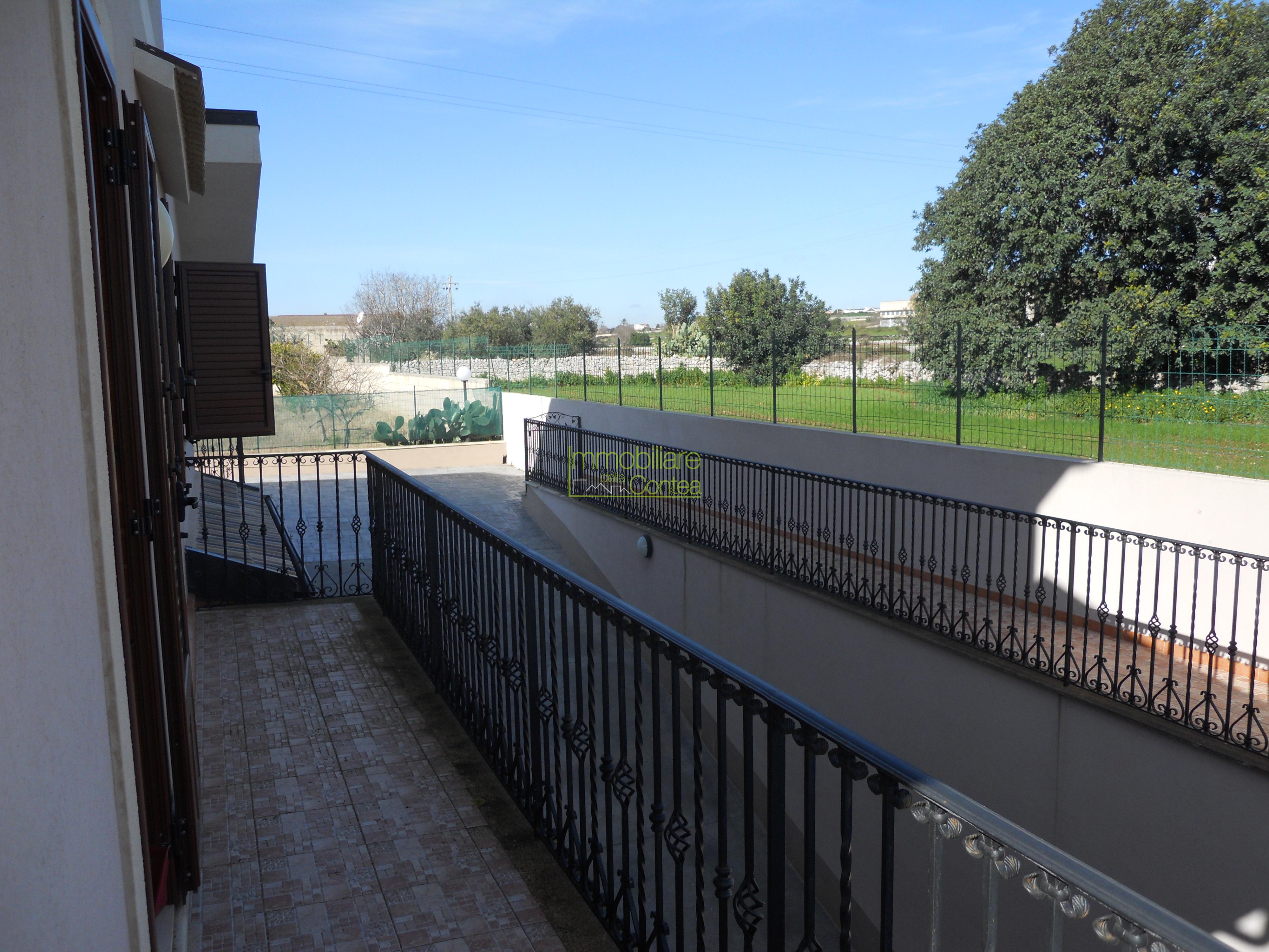 ELEGANTE VILLA AL POLO COMMERCIALE RIF 635 - Immagine# 1