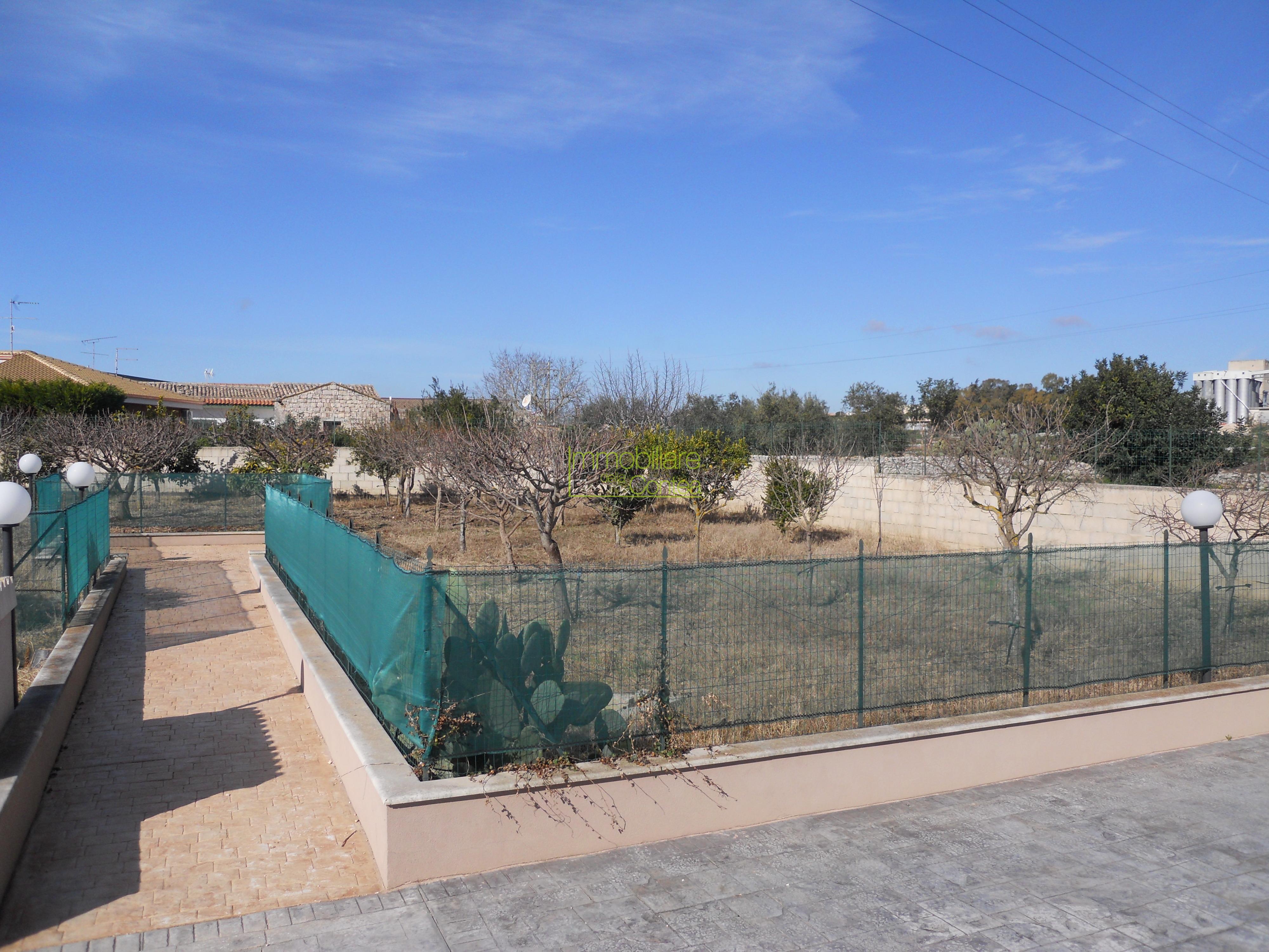 ELEGANTE VILLA AL POLO COMMERCIALE RIF 635 - Immagine# 1
