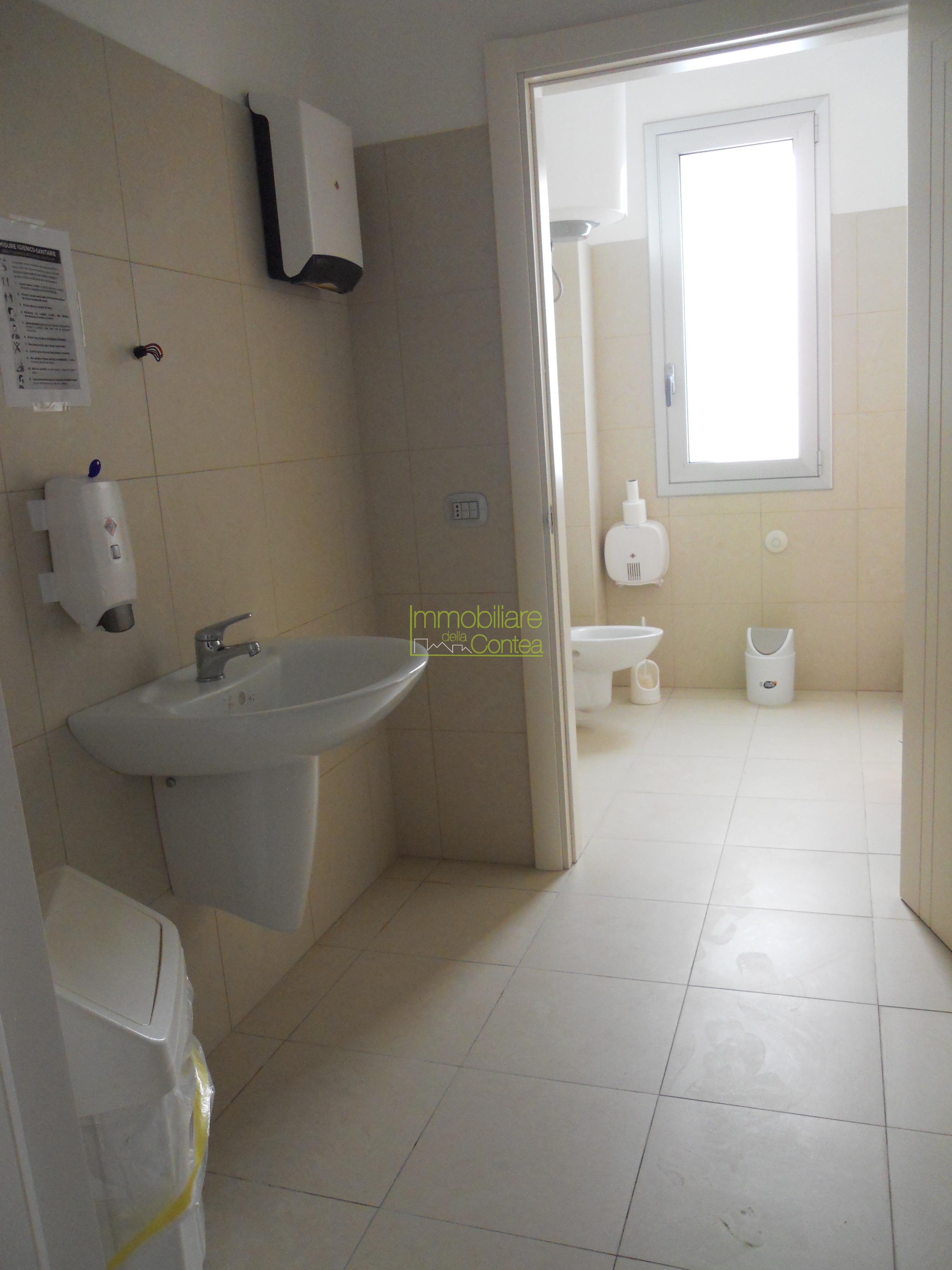 ELEGANTE CAPANNONE CON AMPI UFFICI RIF 647 - Immagine# 1