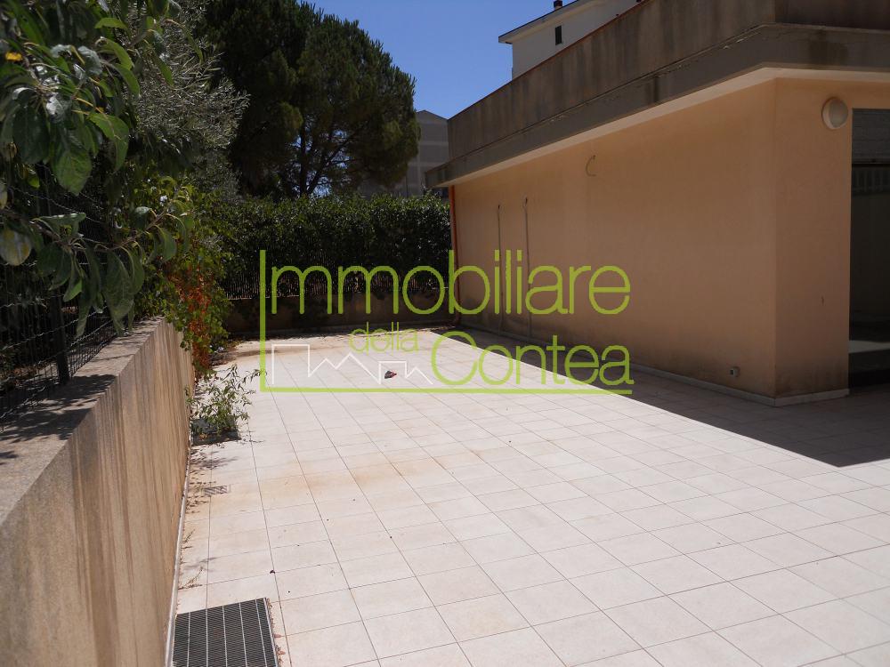 GRANDE LOCALE COMMERCIALE CON PARCHEGGIO PRIVATO - Immagine# 1