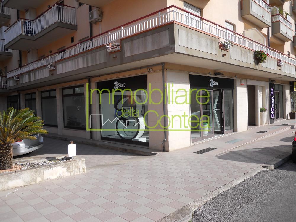 GRANDE LOCALE COMMERCIALE CON PARCHEGGIO PRIVATO - Immagine# 1