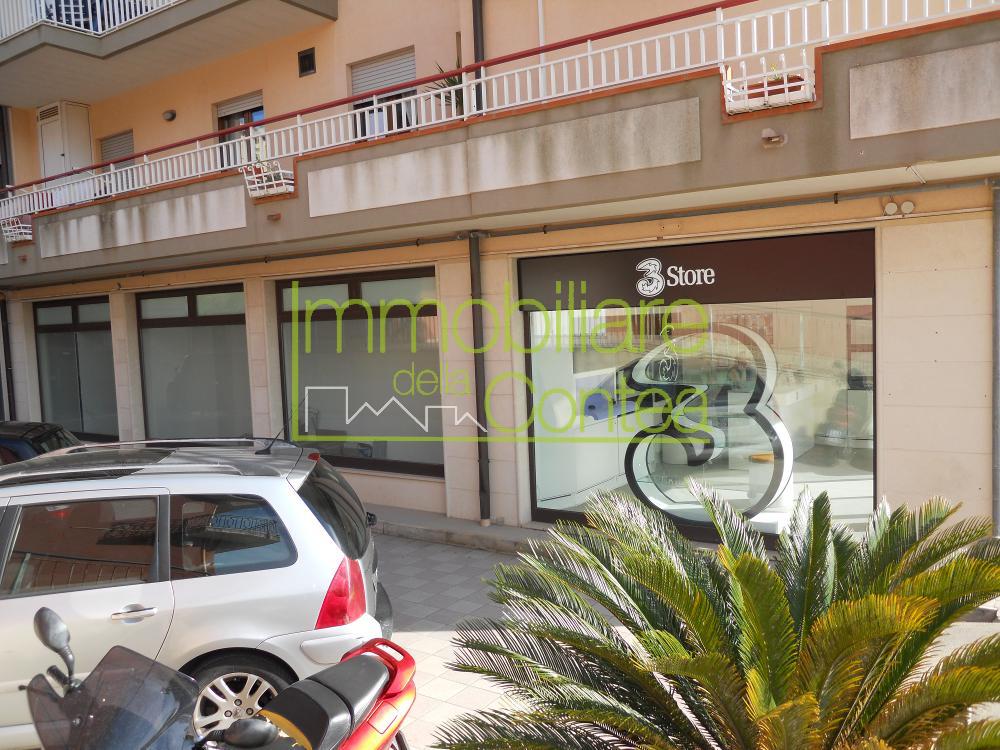 GRANDE LOCALE COMMERCIALE CON PARCHEGGIO PRIVATO - Immagine# 1