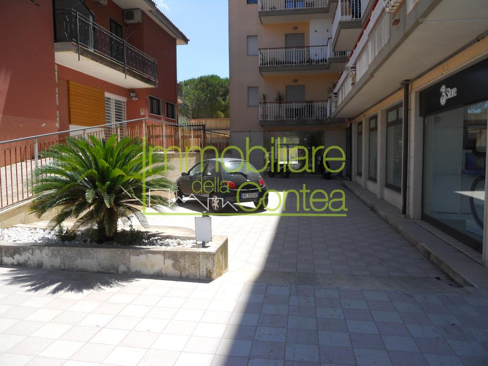 GRANDE LOCALE COMMERCIALE CON PARCHEGGIO PRIVATO - Immagine# 1