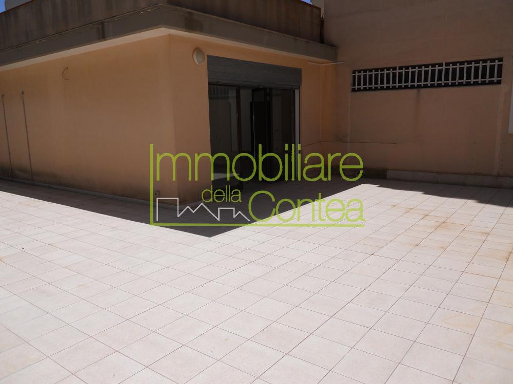 GRANDE LOCALE COMMERCIALE CON PARCHEGGIO PRIVATO - Immagine# 1