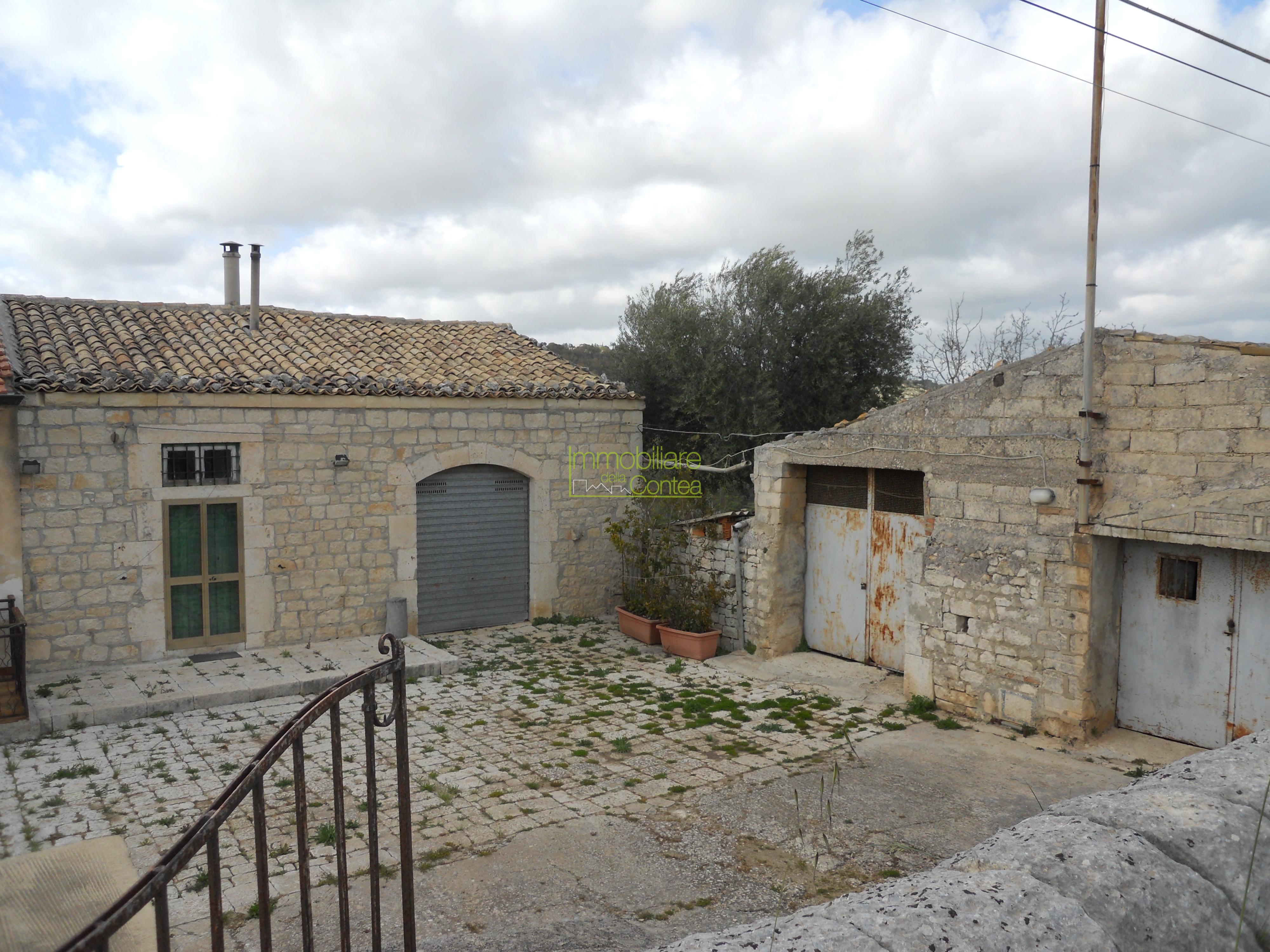 VILLINO DI CAMPAGNA CON ANNESSI RURALI RIF. 674 - Immagine# 1