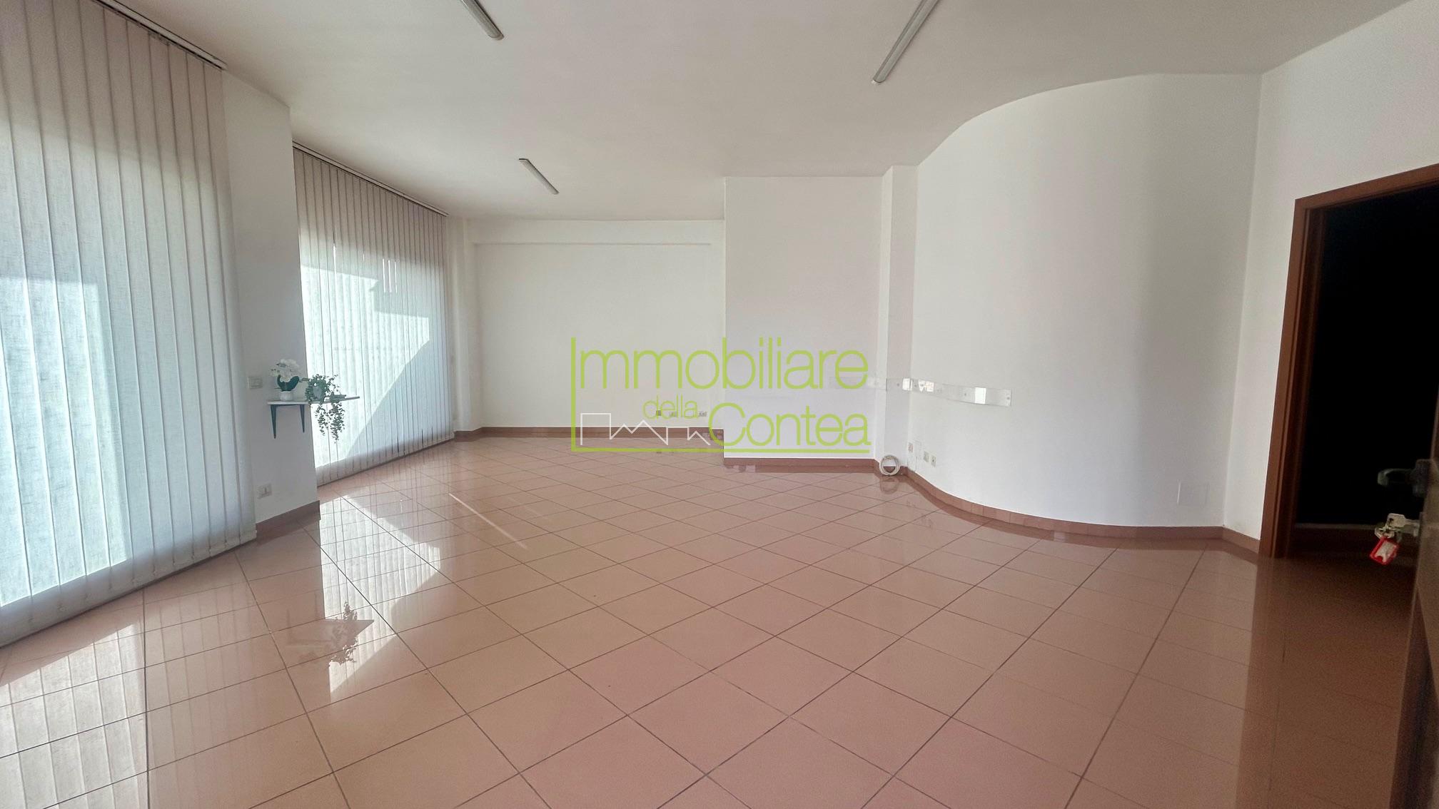 LOCALE COMMERCIALE AD ALTA VISIBILITA' RIF. 711 - Immagine# 1