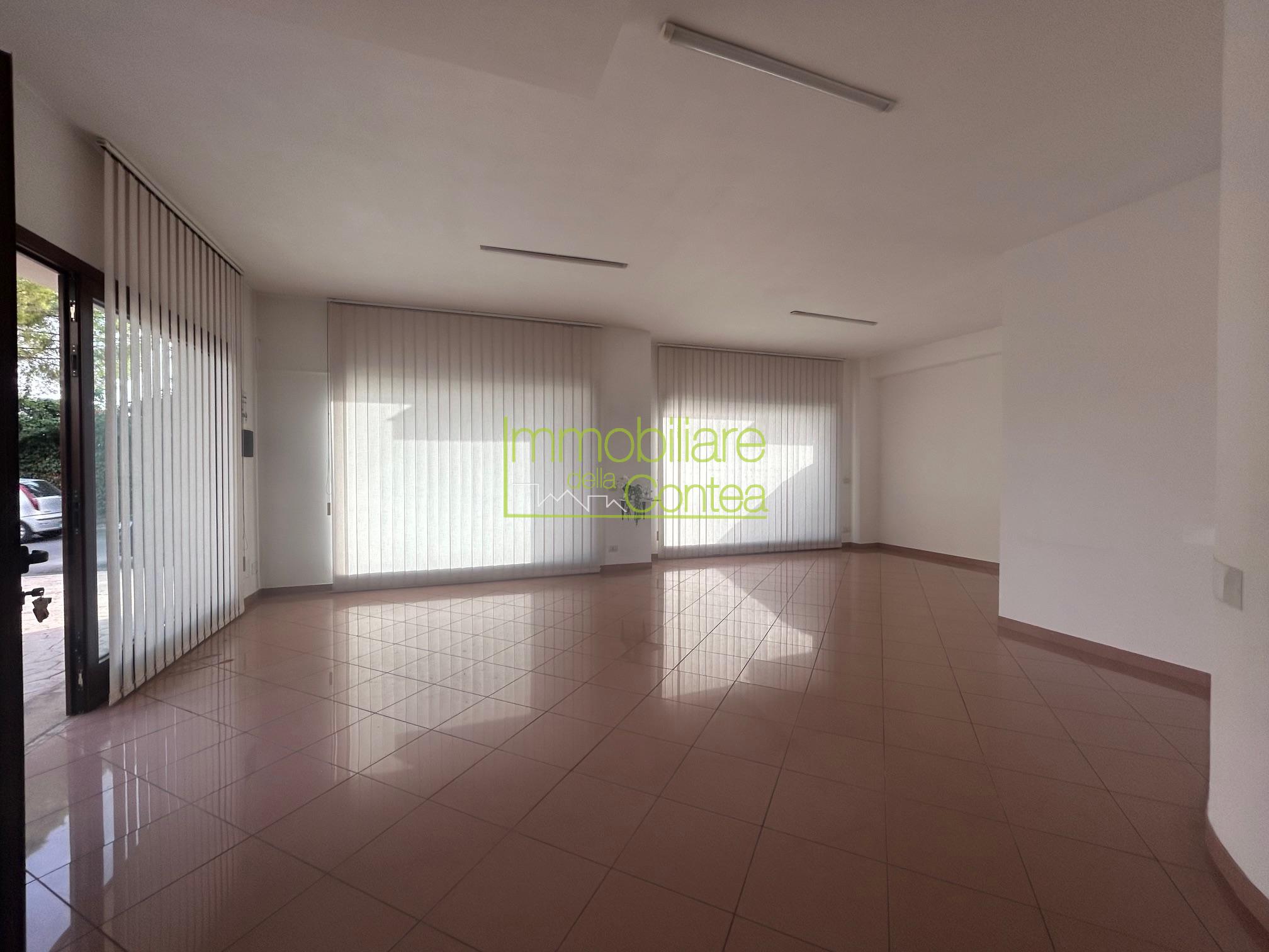 LOCALE COMMERCIALE AD ALTA VISIBILITA' RIF. 711 - Immagine# 1
