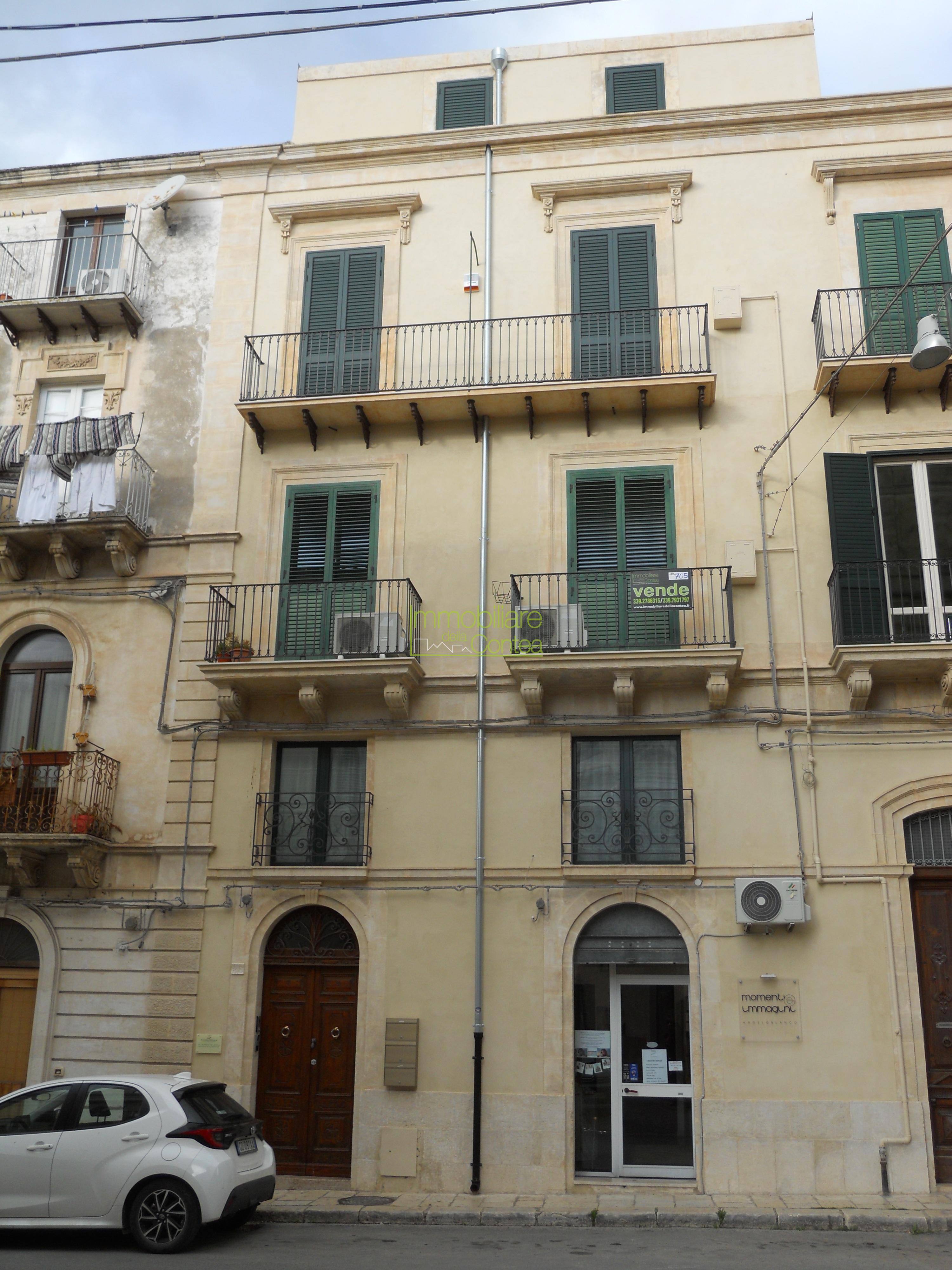 APPARTAMENTO IN STABILE D'EPOCA - Immagine# 1