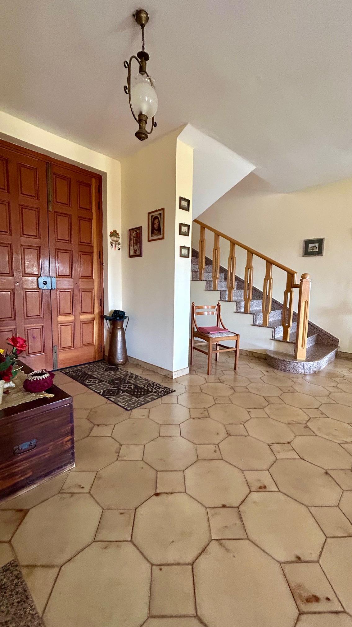 GRANDE VILLA IN ZONA ABITATA - Immagine# 9