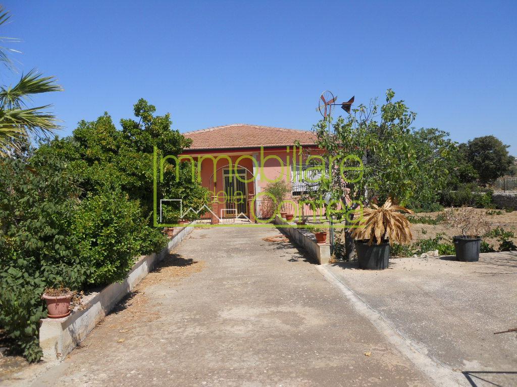 VILLA CON TRE ANNESSI RIF 545 - Immagine# 1